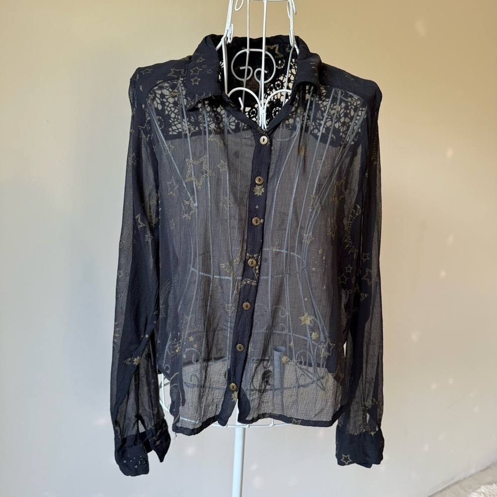 Z&L Sheer Black Star novelty Print Button-Up Blouse Crochet Lace Detail SZ L